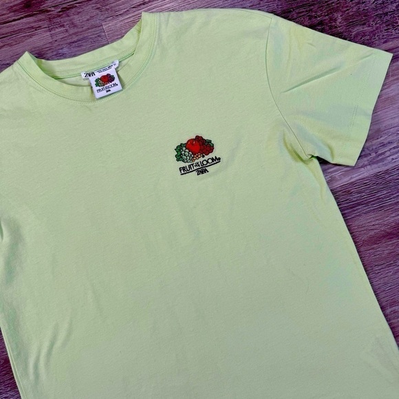 ZARA Fruit of the Loom collab t shirt
Embroidered, womens S
Measures 18x24 - Picture 1 of 5